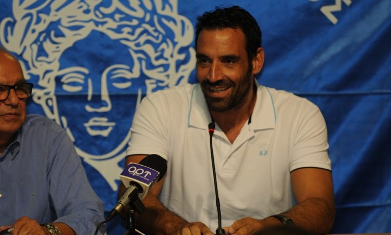 Με το βλέμμα ψηλά ο… υδάτινος Απόλλων Σμύρνης (pics)