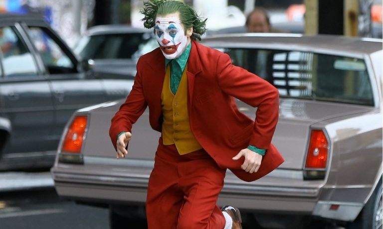 Η αστυνομία… έκοψε εισιτήρια από το «Joker» που σπάει κάθε ρεκόρ (vids)