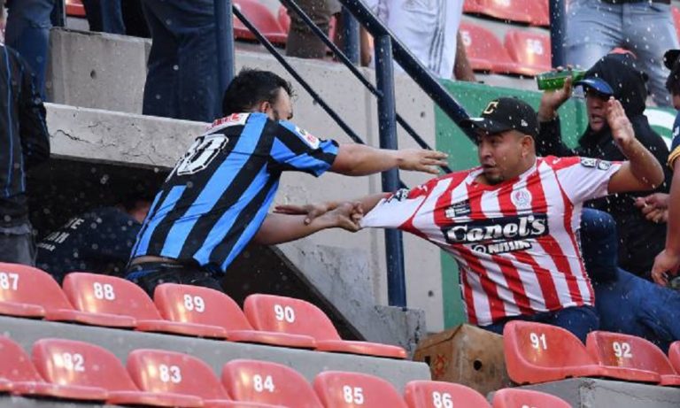 Απίστευτο ξύλο με δεκάδες τραυματίες σε αγώνα στο Μεξικό (vid)