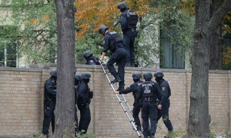 Γερμανία: Πυροβολισμοί σε συναγωγή και εστιατόριο – Τουλάχιστον δύο νεκροί (vid)