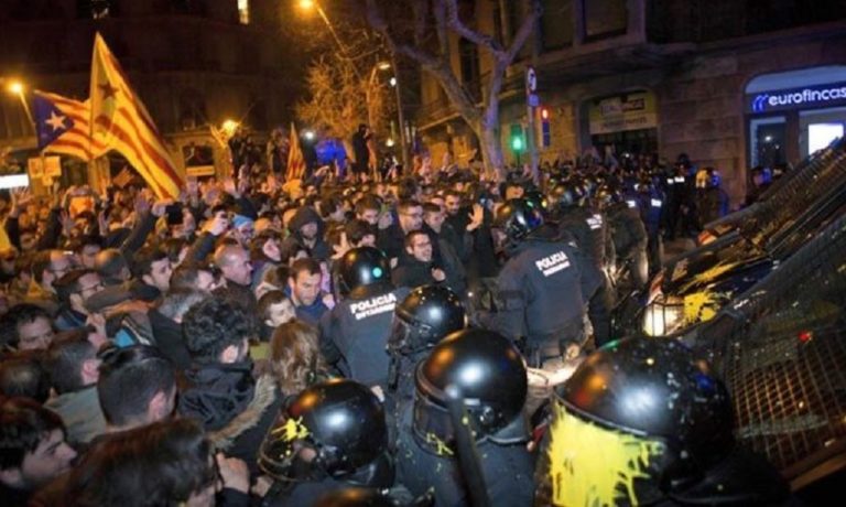 Βαρκελώνη: «Πεδίο μάχης» το κέντρο της πόλης (vid)