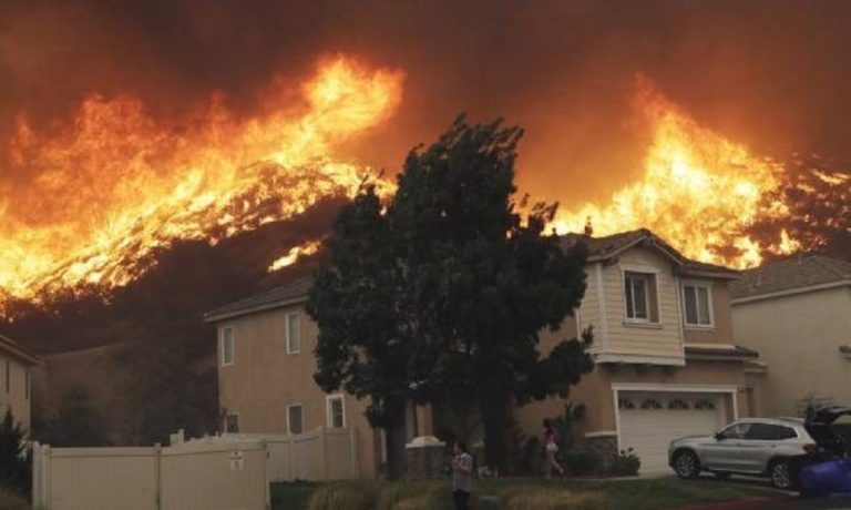 Καλιφόρνια – Φωτιά: ΛεΜπρόν και Σβαρτσενέγκερ εγκατέλειψαν τα σπίτια τους! (vids)