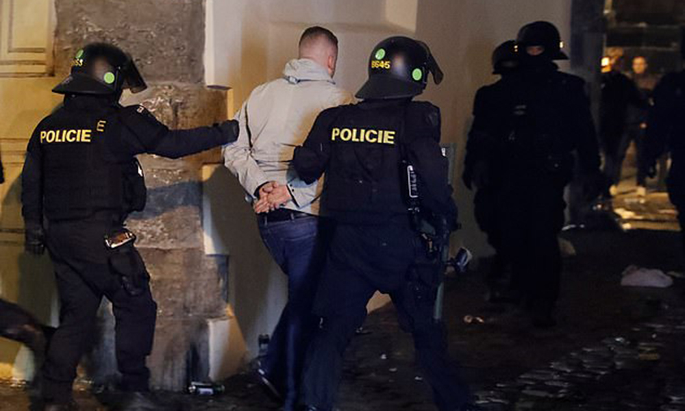 Τσεχία – Αγγλία: Επεισόδια και συλλήψεις στην Πράγα!