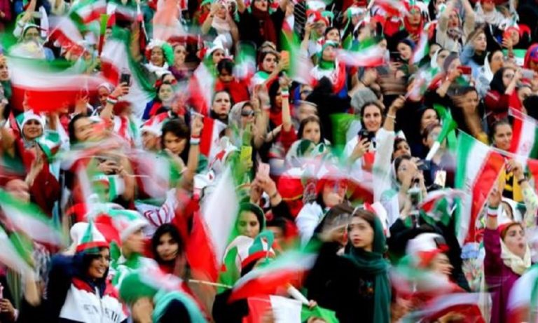 Ιράν: Μετά από χρόνια γυναίκες στο γήπεδο!