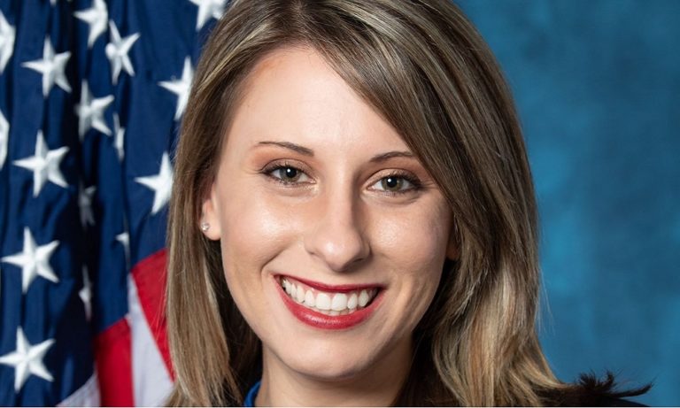 Σκάνδαλο στο Κογκρέσο: Ολόγυμνη πολιτικός με ναζιστικό τατουάζ (pics)