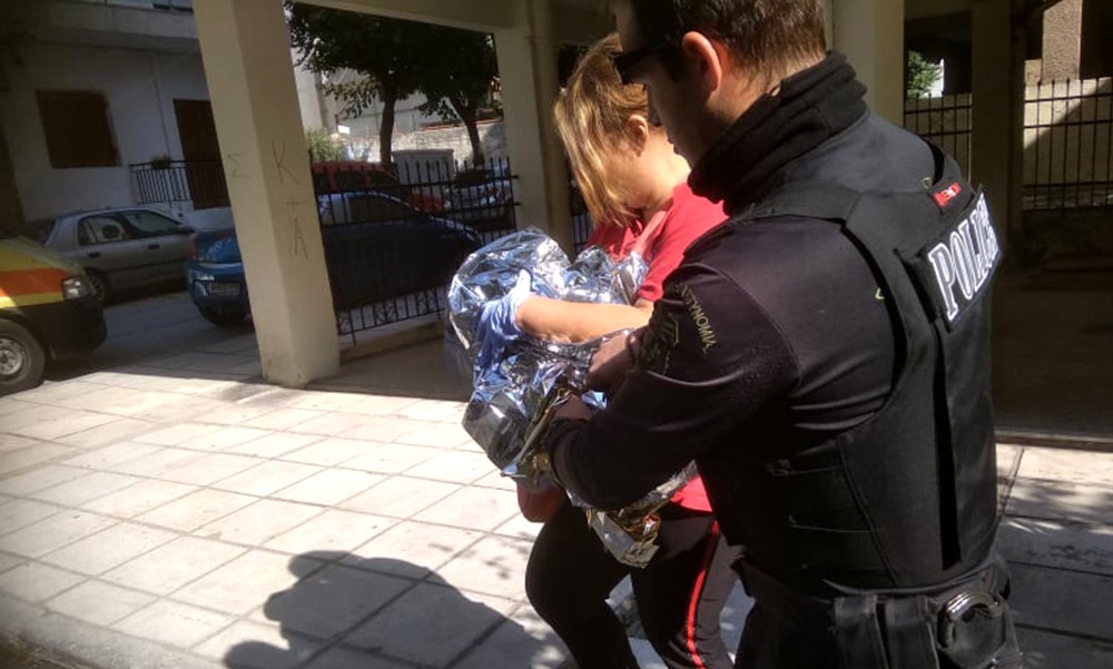 Θεσσαλονίκη: Συγκλονιστικές εικόνες από το νεογέννητο που εντοπίστηκε (pics)
