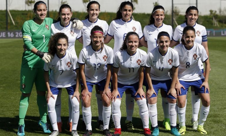 Κριστιάνο: Δώρισε παπούτσια στα κορίτσια της Εθνικής Πορτογαλίας (vid)