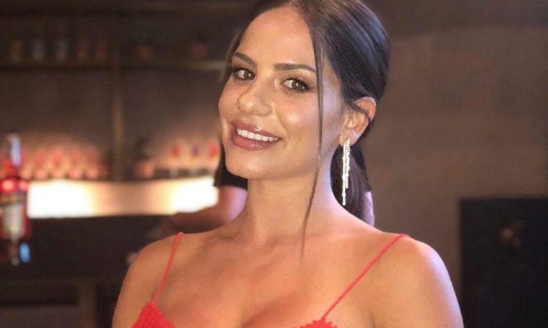 Η Σοφία Φυρού μας λέει «καλημέρα» από το κρεβάτι της (pics, vid)