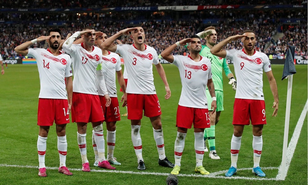 Τούρκοι παίκτες: Πανηγύρισαν ξανά στρατιωτικά (vids)