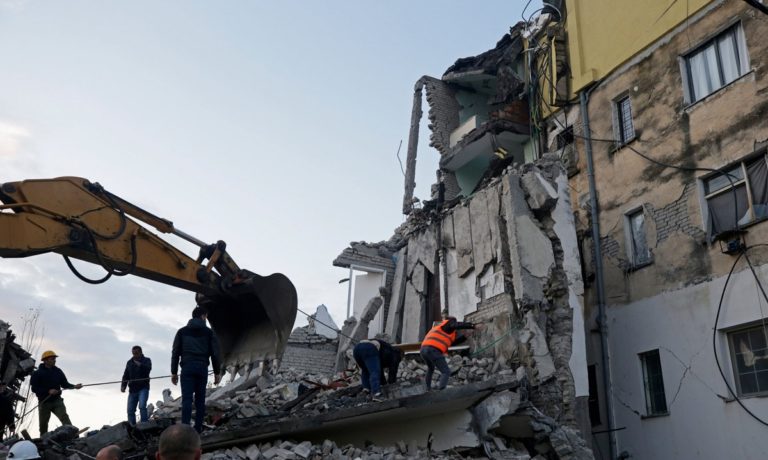 Σεισμός στην Αλβανία: Επτά οι νεκροί, τουλάχιστον 300 τραυματίες! (vid)