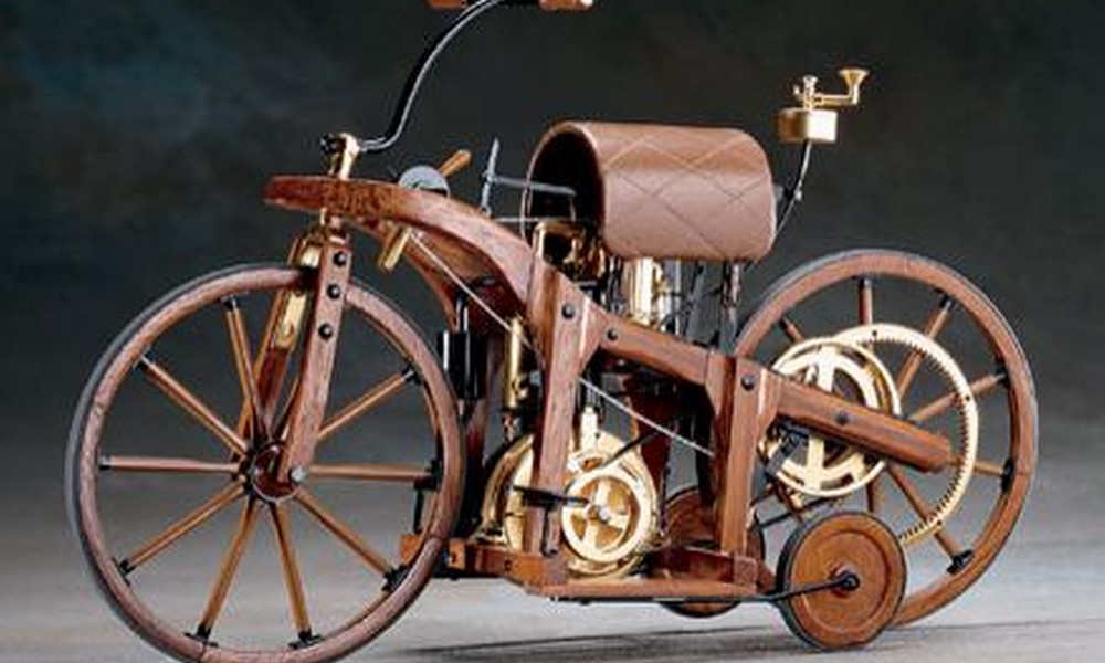 1885: Η πρώτη μοτοσικλέτα στον κόσμο