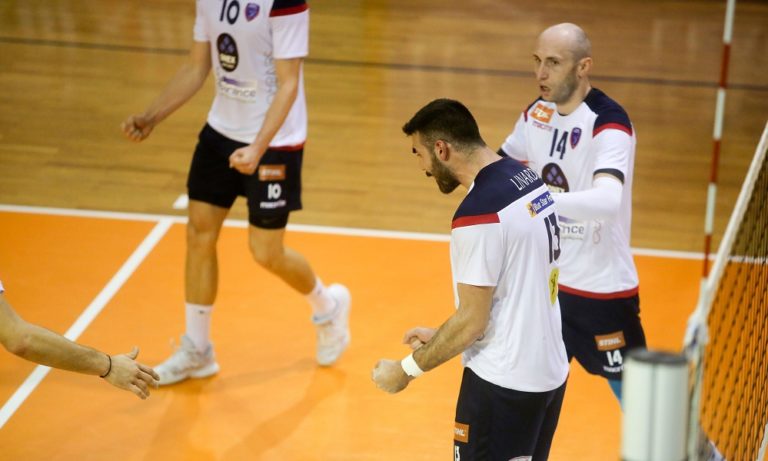 Νίκη με σούπερ σερβίς ο Φοίνικας!