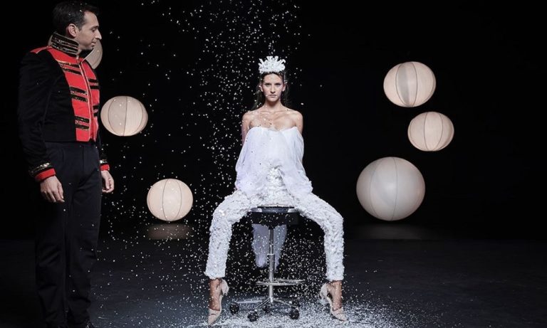 GNTM: Η Μαρία προσφέρει… μπάμιες στην Κάτια (vid)