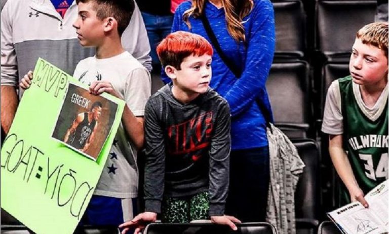 Ο Γιάννης Αντετοκούνμπο και η… γίδα (pic)