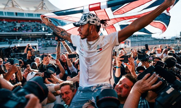 Χάμιλτον: «Μπορώ επιτέλους να απλώσω τα πόδια μου»