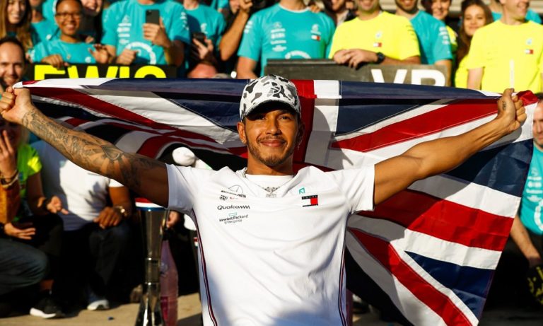 Lewis Hamilton: Όταν… ψέκασε την πρώτη του σαμπάνια (vid)