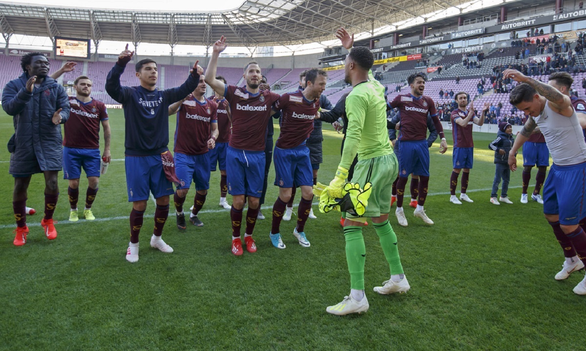 H Σερβέτ χρησιμοποίησε φωτογραφία από το Pornhub για να πουλήσει εισιτήρια (pic)