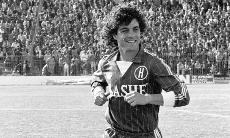 Σαν σήμερα (9/11): Ο θρυλικός Βασίλης Χατζηπαναγής κρεμάει τα παπούτσια του (vid)