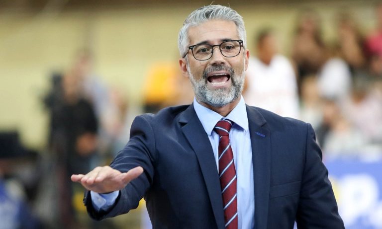 Ζιάγκος: «Το παιχνίδι κρίθηκε στις διαιτητικές αποφάσεις»