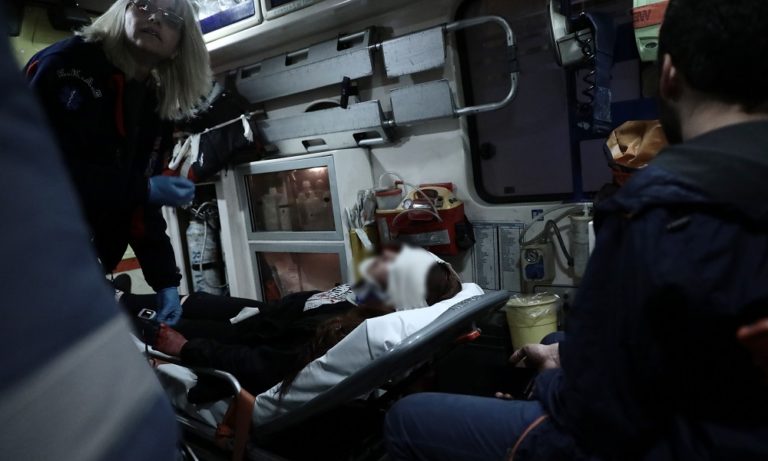 Πολυτεχνείο: Τραυματίστηκε 20χρονη κοπέλα στα Εξάρχεια (pics)