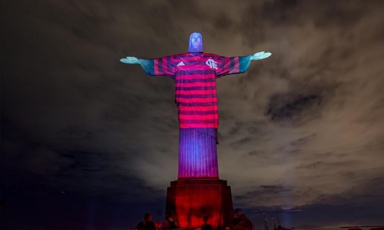 Copa Libertadores: Στα χρώματα της Φλαμένγκο το άγαλμα του Ιησού (pic)