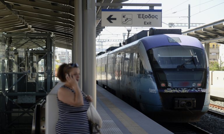 Παλλήνη: Πτώση άνδρα στις γραμμές του Προαστιακού (pic)