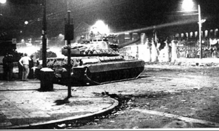 Πολυτεχνείο: Συγκλονιστική μαρτυρία του φωτορεπόρτερ της εισβολής του τανκ (vid)