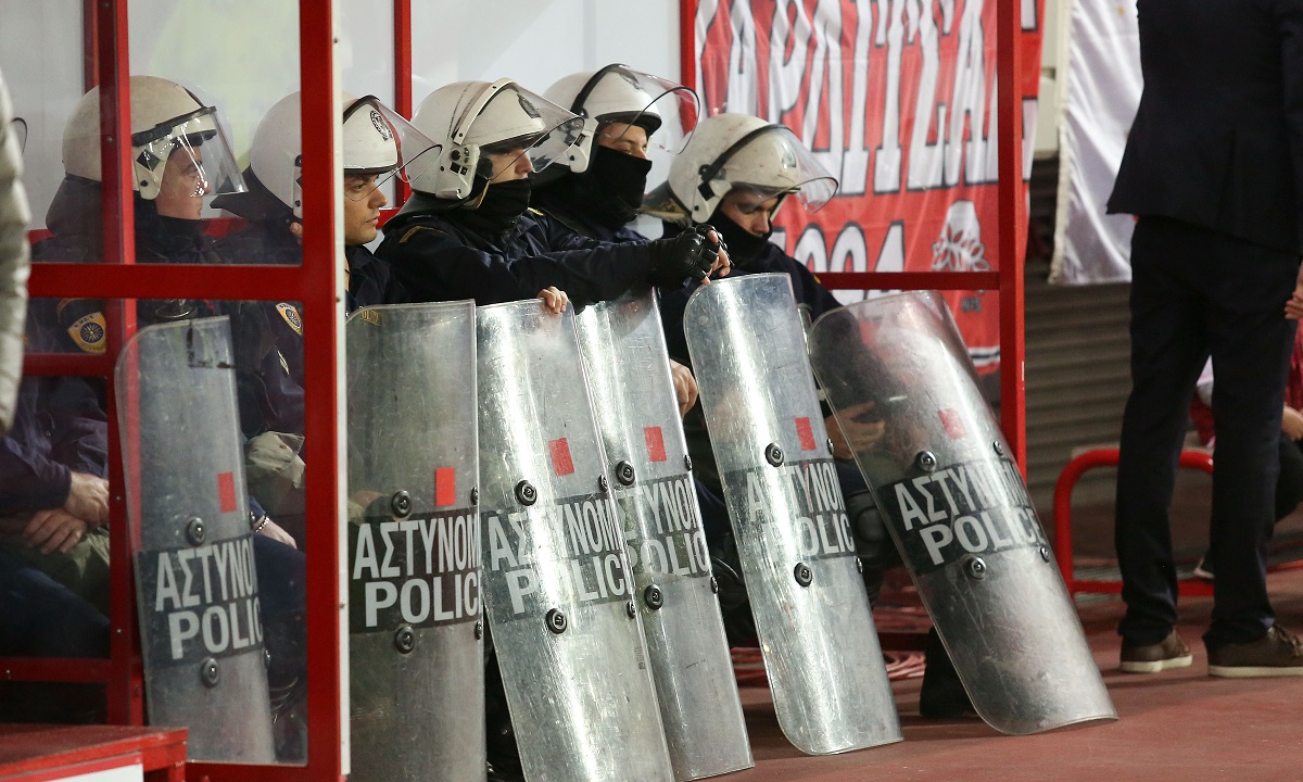 Ολυμπιακός – ΠΑΟΚ | Έκθεση της ΕΛ.ΑΣ.: «Τραυματίστηκε αστυνομικός»