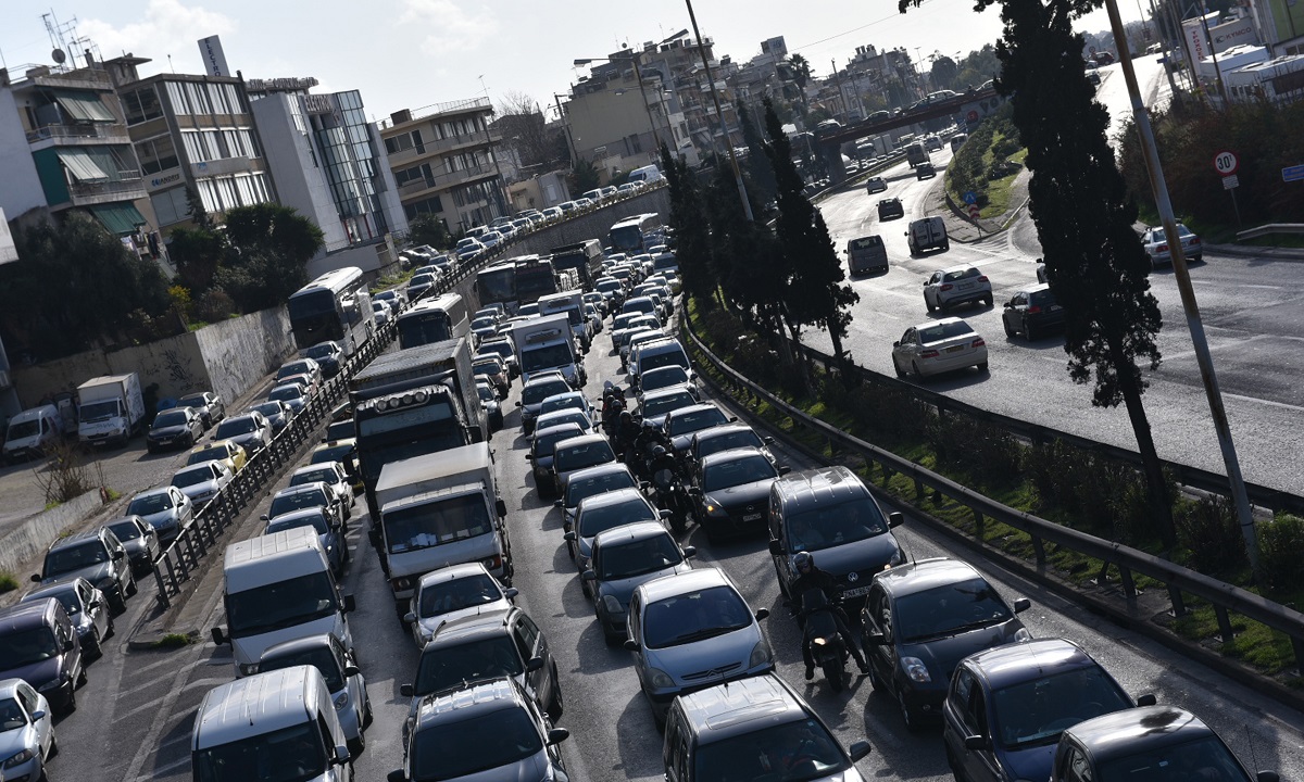 Αθήνα: Κυκλοφοριακό κομφούζιο – Τα σημεία με τα μεγαλύτερα προβλήματα