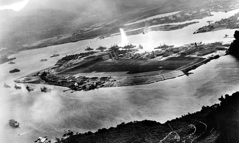 7 Δεκεμβρίου: Οι Ιάπωνες βομβαρδίζουν το Περλ Χάρμπορ