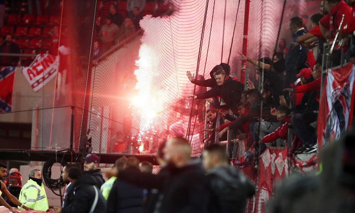 Επεισόδια στο «Γ.Καραϊσκάκης»: «Παραλίγο να χάσει το μάτι του ο τραυματίας αστυνομικός»