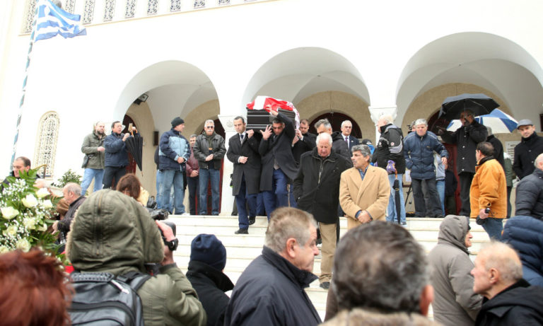 ΑΕΚ: Στεφάνι στην κηδεία του Ηλία Ρωσίδη (pic)