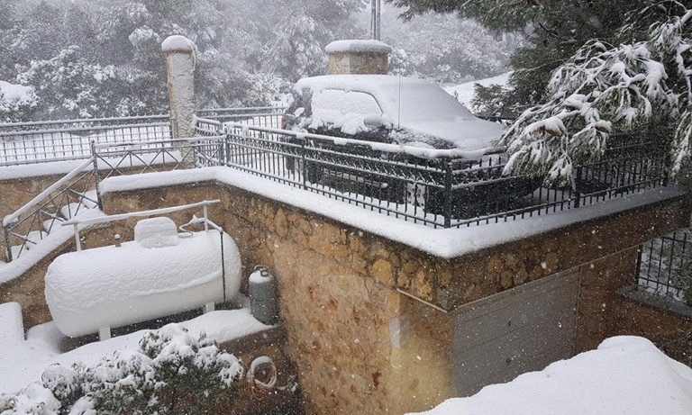 «Ζηνοβία»: Εντολή εκκένωσης σπιτιών στην Εύβοια