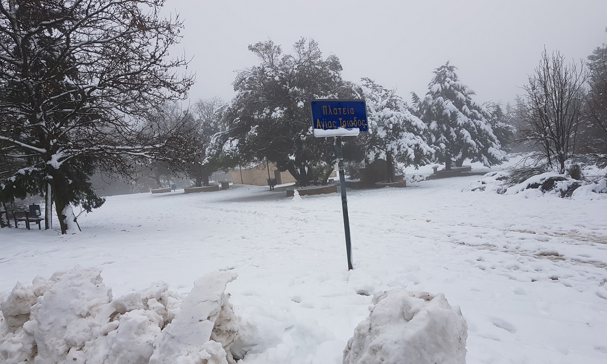 Πάρνηθα – Κακοκαιρία: Δείτε LIVE πού χιονίζει στην Ελλάδα