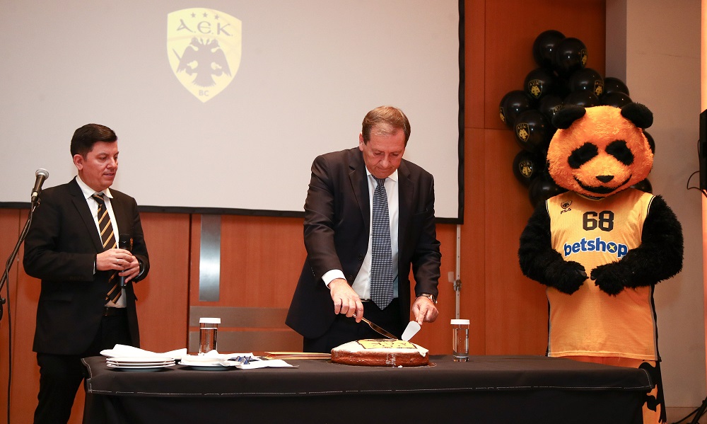 ΑΕΚ: O Νίκος Ζήσης τράβηξε τα «φώτα» στην κοπή της πίτας (pics)