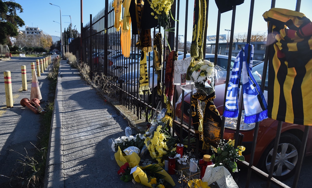 Αυτοσχέδιο μνημείο για τον Βούλγαρο οπαδό – Αναμνηστικά και από Ηρακληδείς (pics)