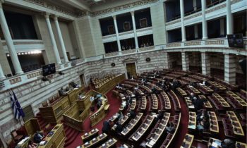 Κοινωνία: Στις 13.00 η Βουλή ψηφίζει την τροπολογία για να μην υποβιβαστούν ΠΑΟΚ, Ξάνθη (vid)