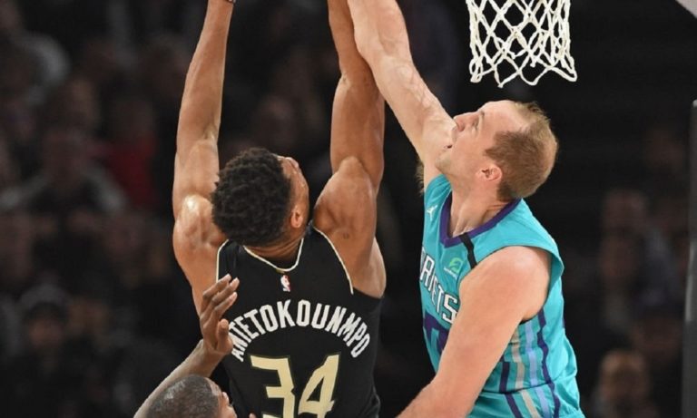 Χόρνετς – Μπακς 103-116: Ο Αντετοκούνμπο έκανε δικό του και το Παρίσι (vids)