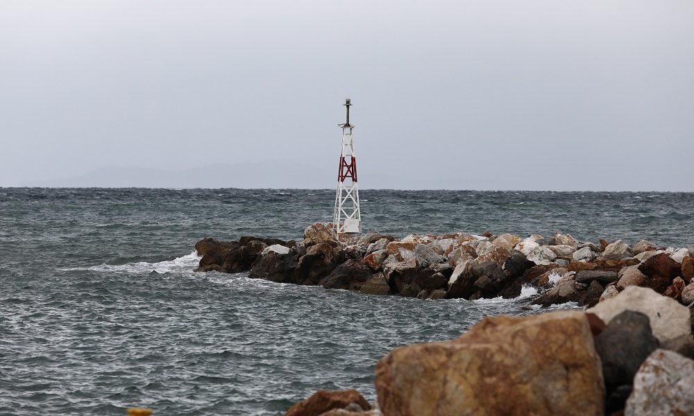 Καιρός 10/1: Βελτίωση με εξασθένιση των ανέμων