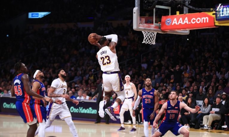 NBA: Νίκη για Λέικερς με «τριπλό» ΛεΜπρόν (vids)