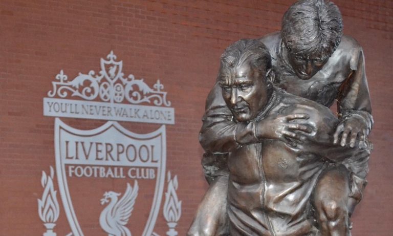 Λίβερπουλ: Άγαλμα για να τιμήσει τους Πέισλι και Χιουζ (pics/vid)