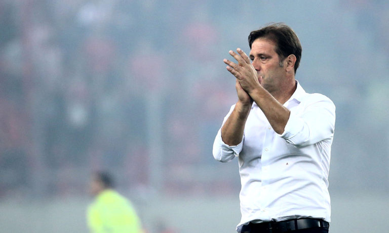 ΑΕΚ – Ολυμπιακός: 4-3-3 με τρία χαφ και Αβραάμ