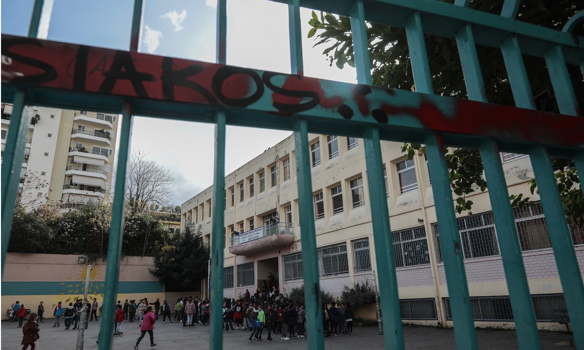 Κλειστά σχολεία αύριο Τετάρτη 4/3: Ο κορονοϊός φέρνει δεκάδες λουκέτα
