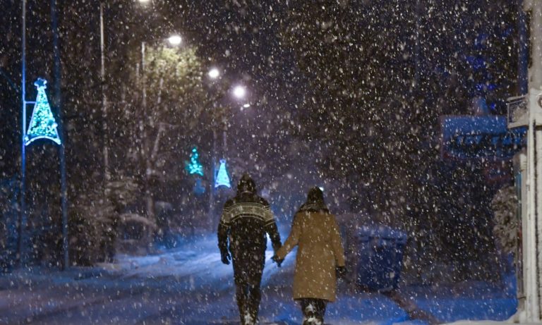 Καιρός (5/1): Σποραδικές καταιγίδες και χιονόπτωση
