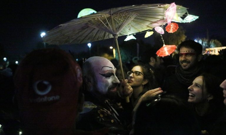 Κορονοϊός: Ακυρώνονται όλες οι καρναβαλικές εκδηλώσεις (vids)