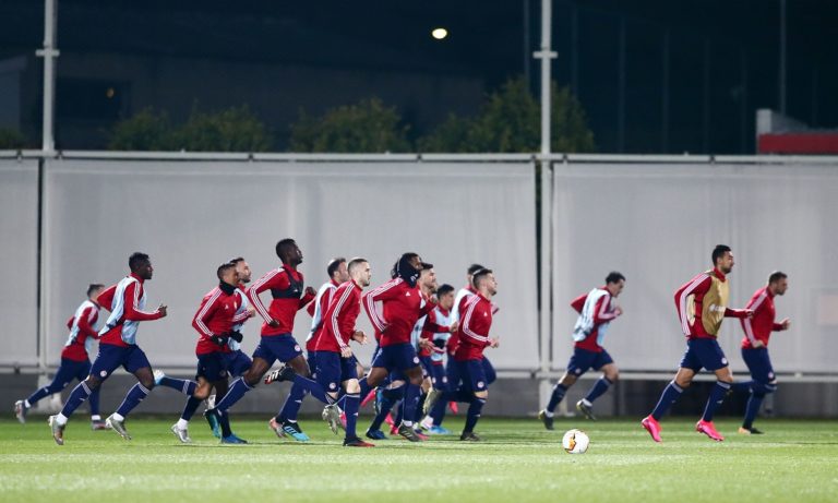 ΠΑΟΚ – Ολυμπιακός: Οι συζητήσεις και η απόλυτη συγκέντρωση στους «ερυθρόλευκους»