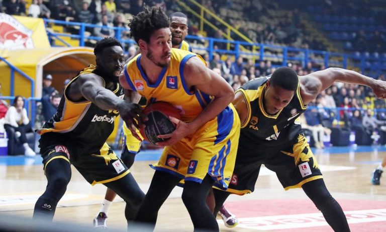 Περιστέρι: Επιτυχημένη εγχείρηση για τον Κάζινς