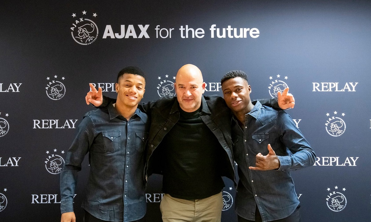 Ο Ajax ντύνεται….με Replay!