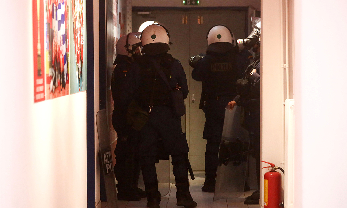 Ολυμπιακός – Παναθηναϊκός: Αποκλειστικό βίντεο από τα επεισόδια (vid)