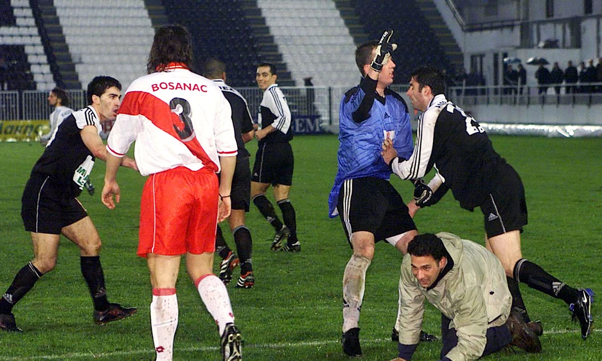 Όταν ο Μπεκιάι έγραφε ιστορία σκοράροντας με το κεφάλι! (vid)